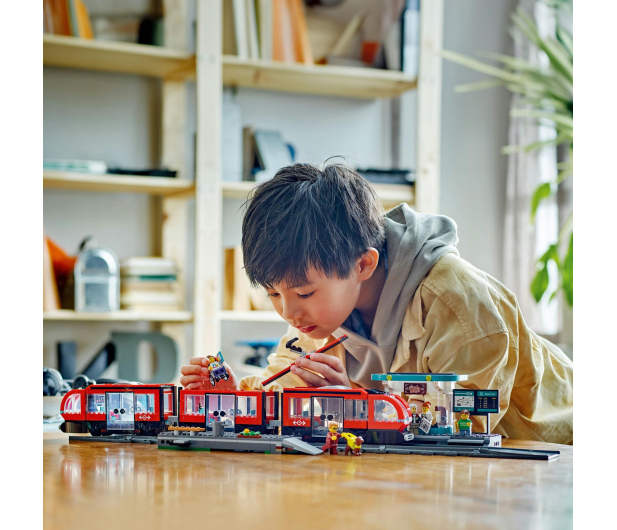 LEGO City 60423 Tramwaj miejski ze stacją - 1266140 - zdjęcie 5